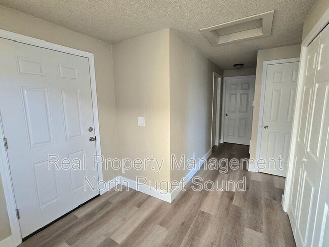 Foto del edificio - 228 N Stillaguamish Ave