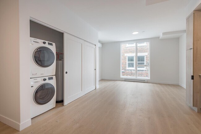 Building Photo - GM203