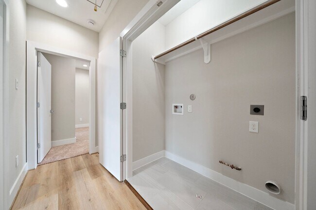 Foto del edificio - Luxury New Construction for Lease – 3BR / 2.5BA | Greater Independence Heights | Gated Community ?