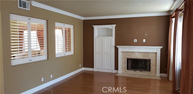 Building Photo - 8820 E Crestview Ln