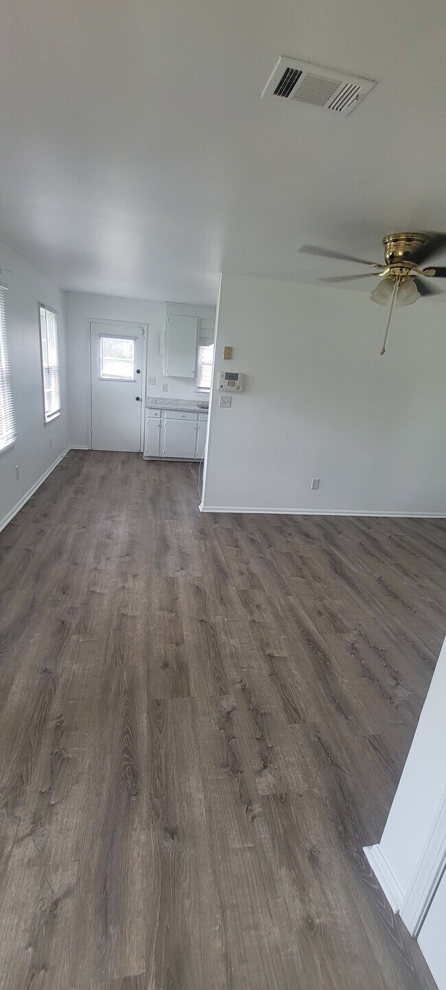 Building Photo - 202 Iroquois Dr