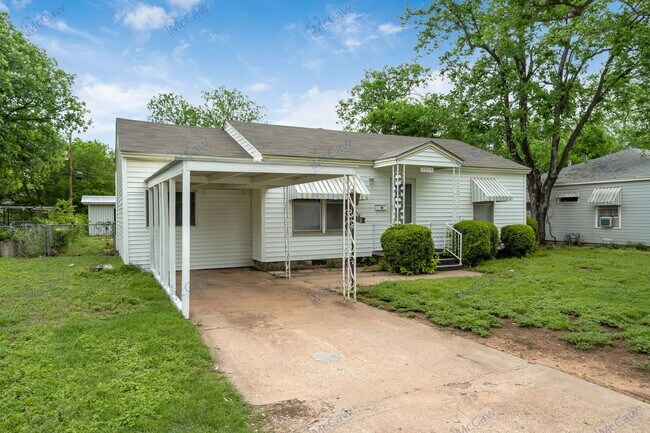 Building Photo - 2938 Hunter St