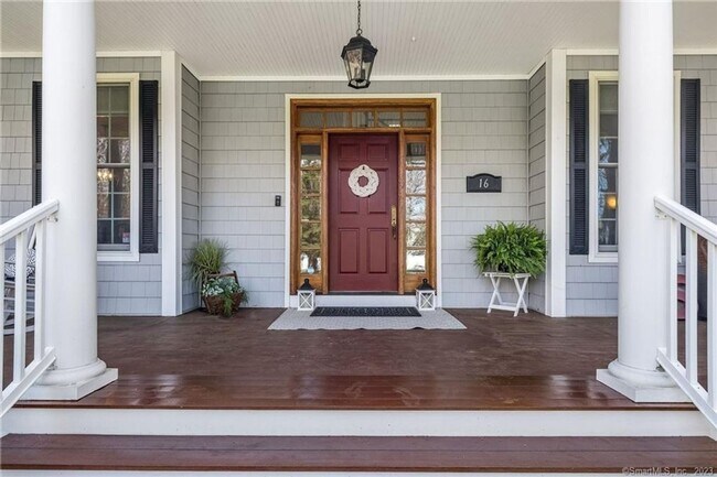 Building Photo - Spacious, Stylishly Furnished 4BR House in...