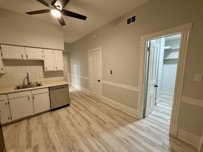 Building Photo - 845 N Mozart St