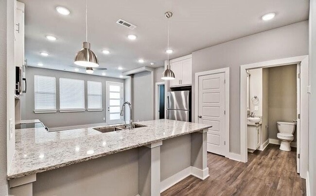 Building Photo - 1701 W Deane St