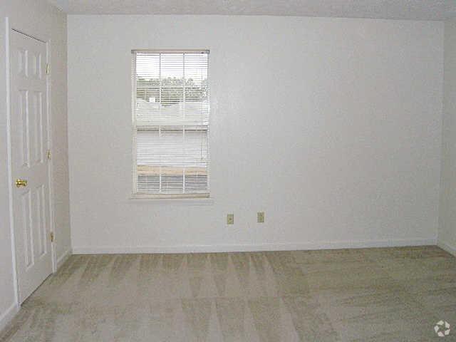 Bedroom - xWhispering Oaks