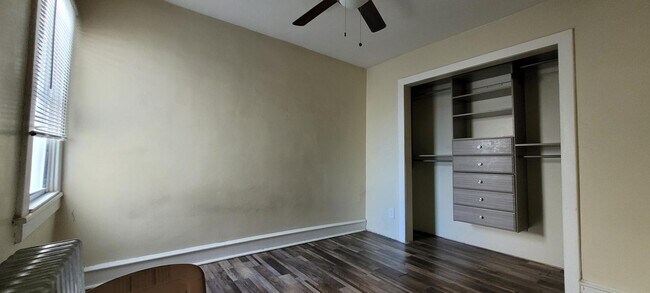 Foto del edificio - 302 Burmont Rd