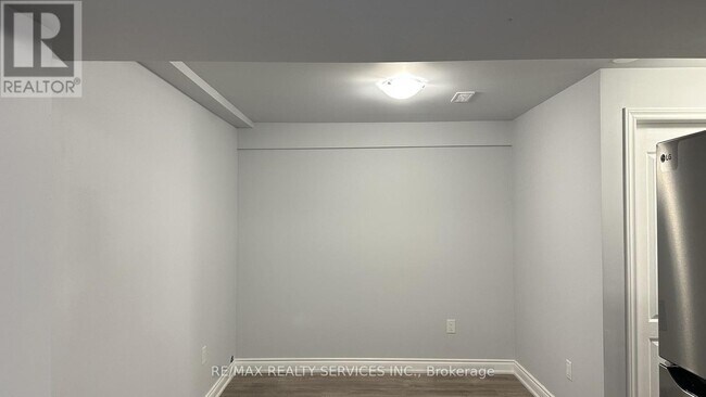 Photo du bâtiment - 33 Dovesong Dr