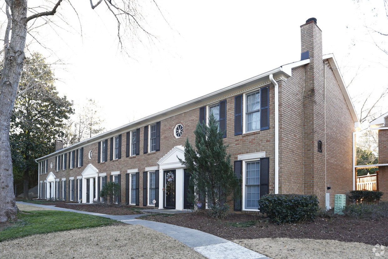 Building Photo - Carlyle Square