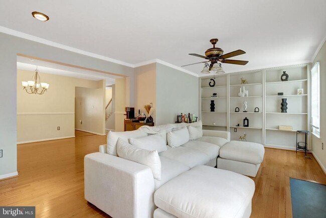 Foto del edificio - 8819 Hardesty Dr