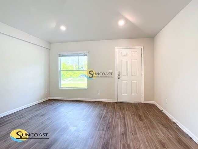 Foto del edificio - 10484 Pendleton Ave