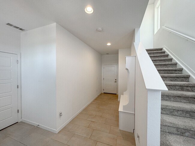 Foto del edificio - Spectacular 3 Bed/2.5 Bath Home for Rent i...