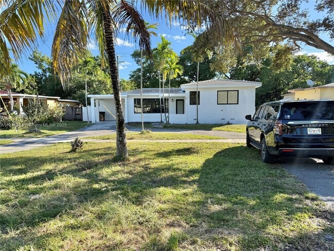 Foto del edificio - 12615 N Miami Ave