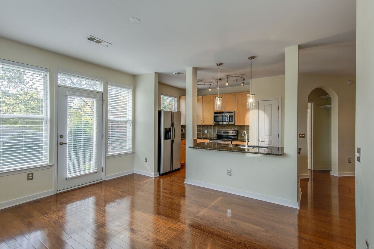 Foto principal - Rare rental opportunity at Bristol West End!