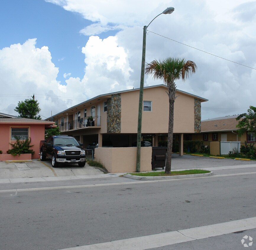 Primary Photo - 16124 NE 19th Pl