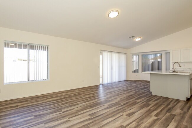 Foto del edificio - 252 W Wahalla Ln