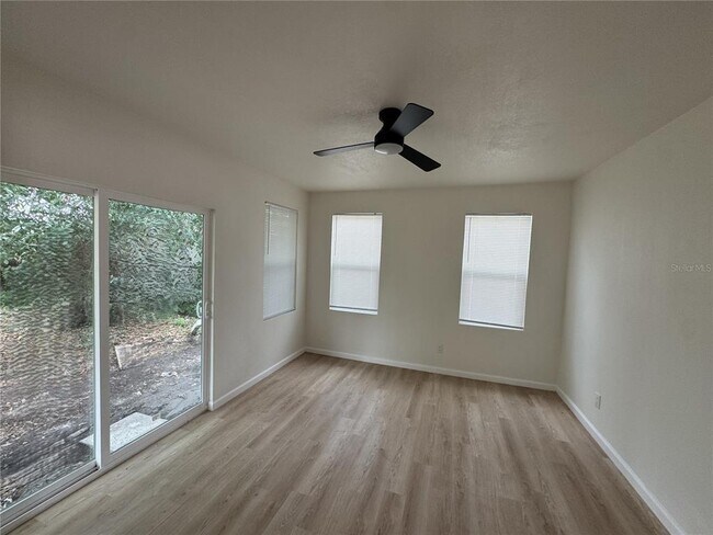 Foto del edificio - 1589 Viburnum Ln