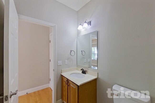 Building Photo - 2924 Kettering Dr