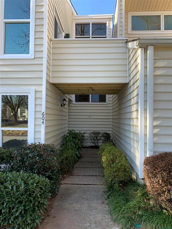 Foto principal - 604 Serramonte Dr