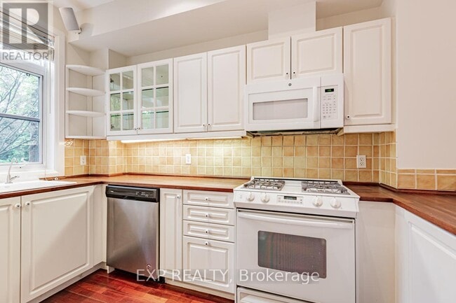 Building Photo - 37 Shaftesbury Ave