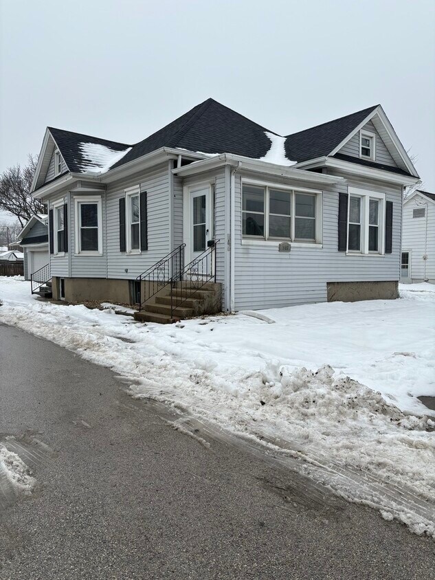 945 Lafayette St, La Salle, IL 61301 House Rental in La Salle, IL