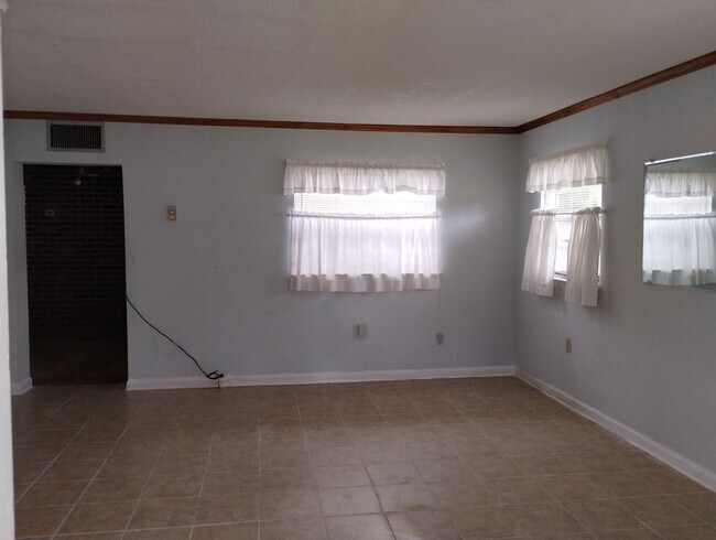 Foto del edificio - For Rent – Spacious 2 Bed / 2 Bath Home on...