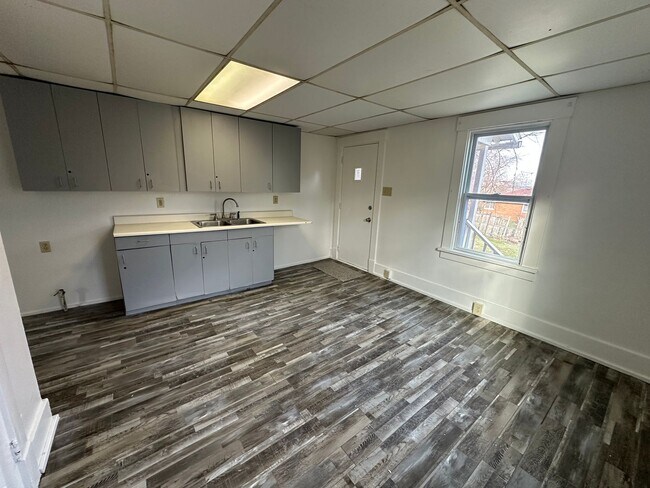 Foto del edificio - 696 Gaylord Ave