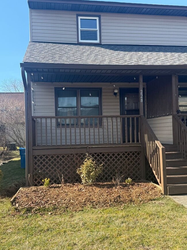 Photo - 228 Adams Ln House