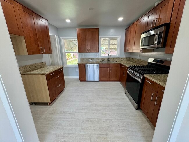 Kitchen - 5516 Pepperwood Ave