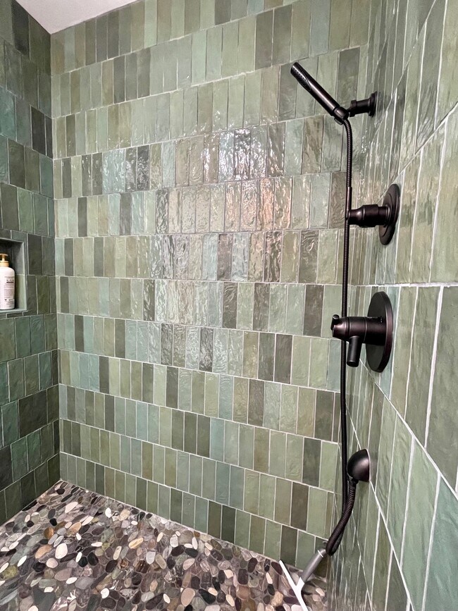 Foto del edificio - 258 Mountain View Dr