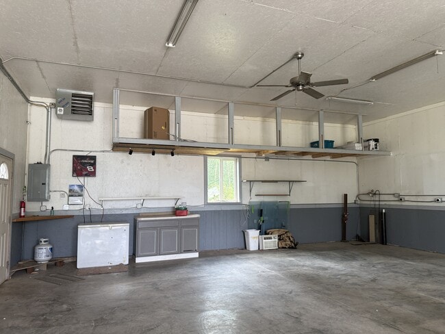Building Photo - 2150 Bay View Dr