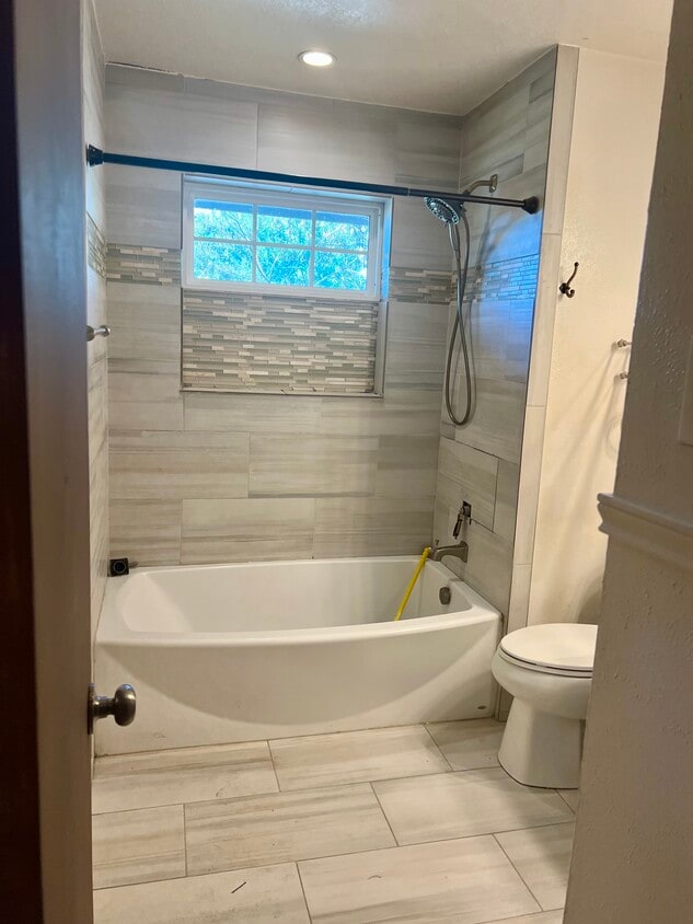 Building Photo - 6520 Finch Dr