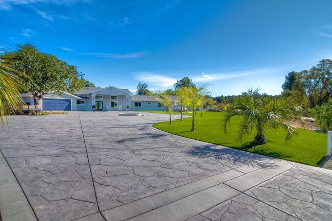 Foto del edificio - 16725 Valle Verde Rd