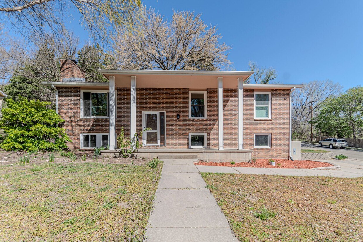 Primary Photo - Spacious backyard