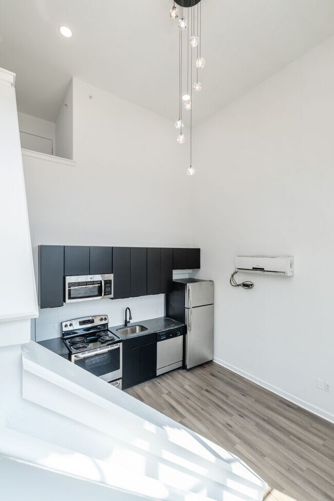 Foto del edificio - 3003 W Glenwood Ave