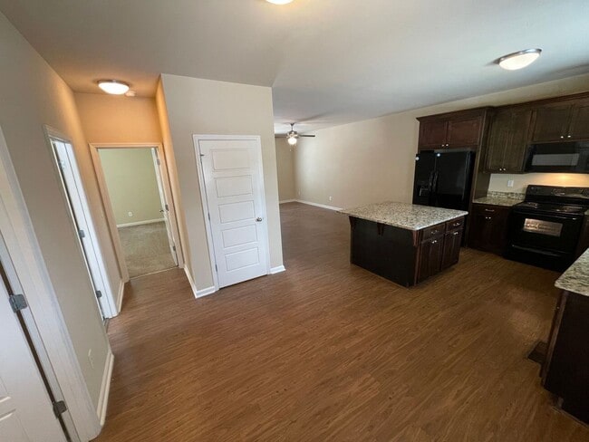 Building Photo - PRE-LEASING FOR AUGUST 2026!
