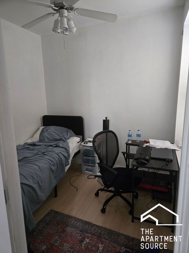 Foto del edificio - 1037 W Polk St