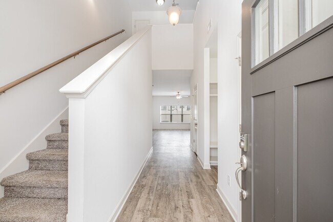 Foto del edificio - 1706 Lone Jack Ln