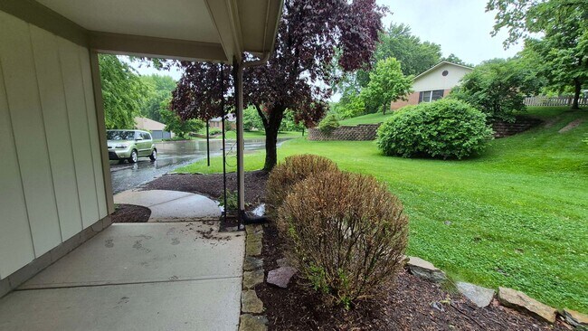 Foto del edificio - 6881 Walnut Creek Ct