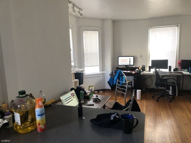 Foto del edificio - 3 br, 1 bath  - 87 Sheridan St Apt 4M