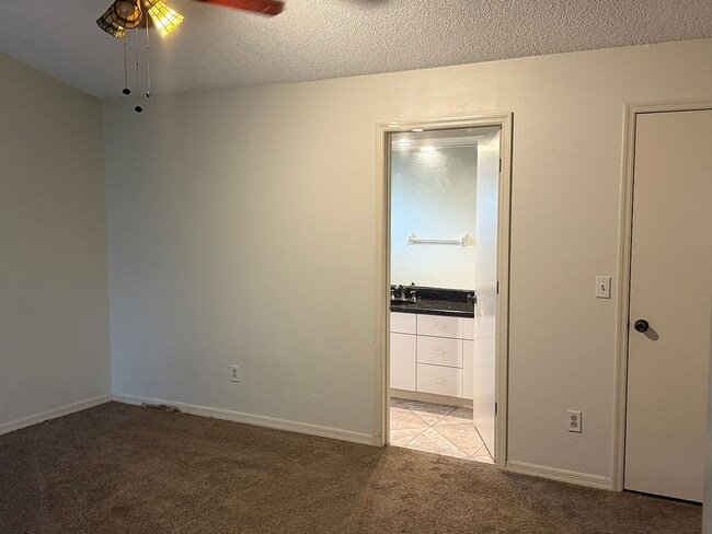 Foto del edificio - 2014 Chelam Way