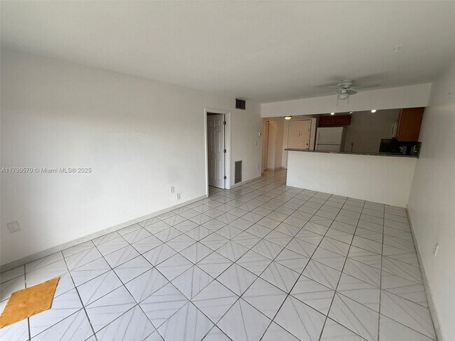 Foto del edificio - 17101 NW 57th Ave