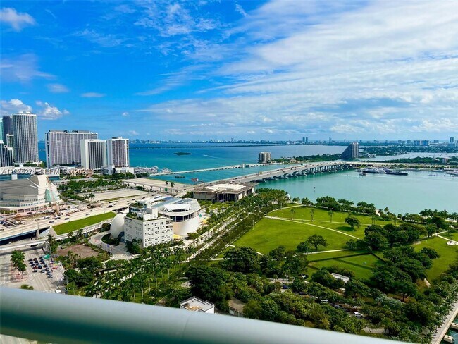 Foto del edificio - 888 Biscayne Blvd