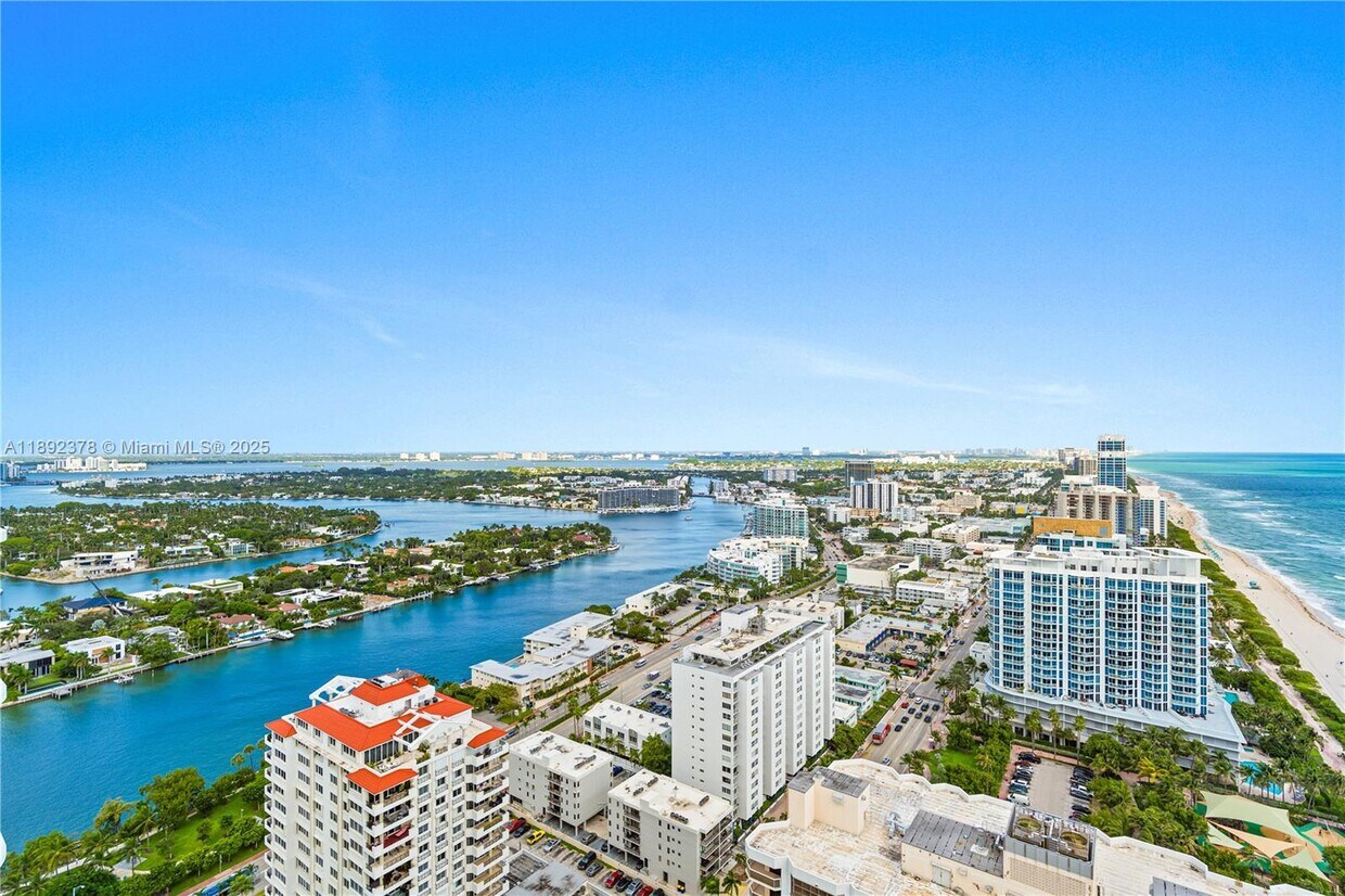 Foto principal - 6365 Collins Ave