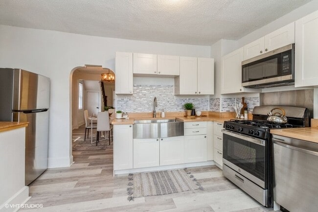 Building Photo - Three Bedroom House, totally renovated