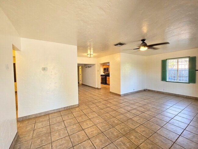 Building Photo - A charming 3-bedroom, 2-bathroom house in ...