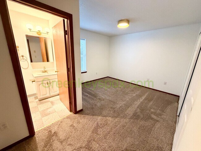 Foto del edificio - Muliti-level 2 Bedroom 2 Bath Townhouse in St.Johns