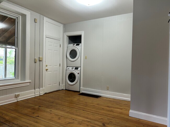 Foto del edificio - 352 E Bald Eagle St