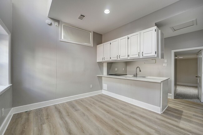 Foto del edificio - Unique 1-Bedroom Loft in Heart of Logan Ci...
