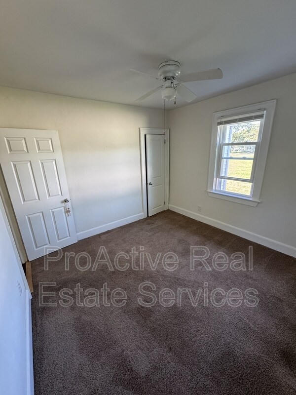 Foto del edificio - 1018 Wolcott Ave